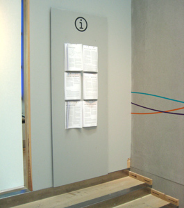 Utställningen har ett stort antal informationsblad.