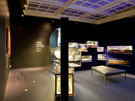 Touch-skärm och ljudinspelningar är exempel på interaktivitet i utställningen.