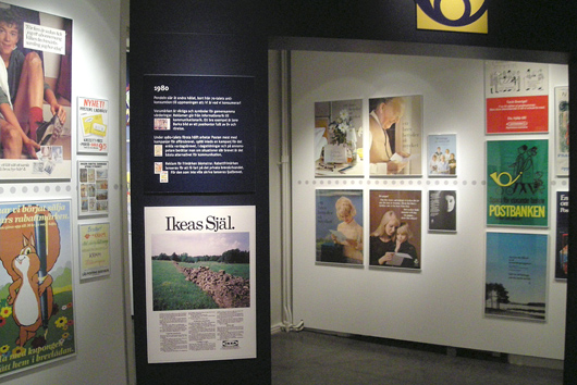 Affischer i utställningen ”Reklam, ja tack” på Postmuseum. Foto: Vesela Stridsberg.
