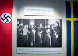 En svensk delegation som uppvaktar Hitler på hans födelsedag. Foto: Miguel Munzor R