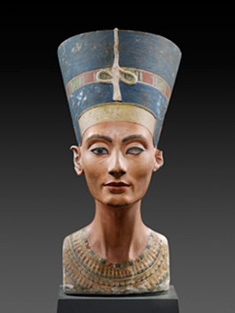 Nefertiti. Bemålad kalksten ca 1345 f.Kr.
Foto: Neues Museum, Berlin