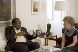 Alpha Oumar Konaré i samtal med Elisabet Olofsson.