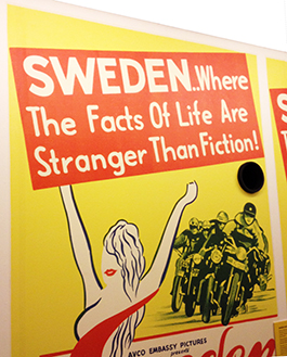 Bilden av Sverige utomlands är ett genomgående tema i utställningen.