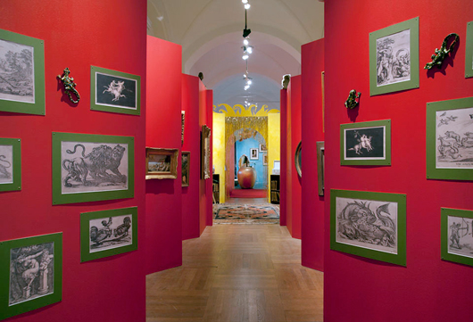 I utställningens sista rum, utformat som ett konstgalleri, syns gudarna och gudinnorna på reproduktioner från Nationalmuseums samlingar.
