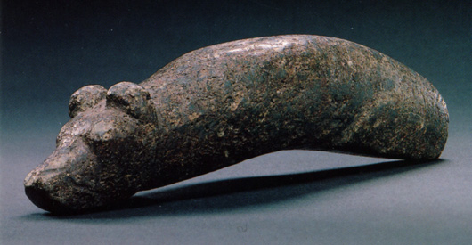 Björnformat vapen från 1500 år före vår tideräkning. Foto: Finlands Nationalmuseum
