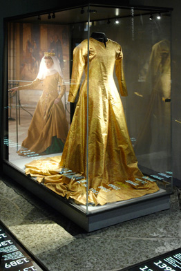 Rekonstruktion av en klänning som unions-drottningen Margareta lär ha burit.